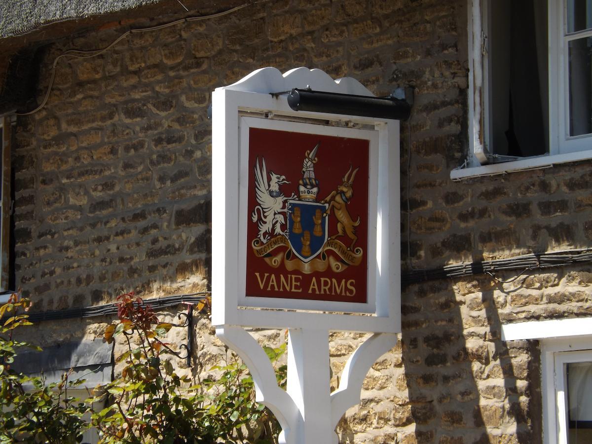 Готель The Vane Arms Sudborough Екстер'єр фото